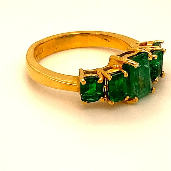 Emerald 3.55ct Solid 22K Yellow Gold Ring - Picture 5 of 9